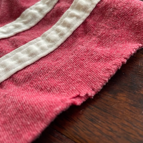 Dieu et mon droit, ("God and my right"), Red T-Shirt with White Stripes by ACE - Picture 7 of 8